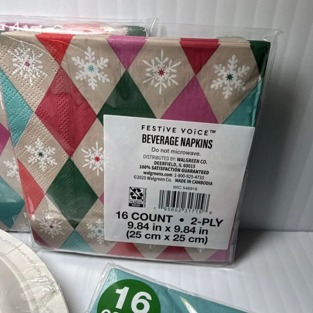 Festive Voice Christmas Party Tableware 8ct 9in Paper Plates, Argyle 6pk